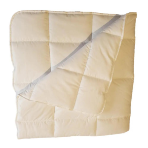 Steppdecke 200x140cm mit 1200g Polyesterflies-Füllung und einem Bezug aus 45% Baumwolle und 55% Polyester, waschbar bei 95°C und trocknergeeignet. Verpackungseinheit: 7 Stück.