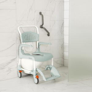 Hygienischer Toilettenstuhl mit 55 cm Sitzhöhe, 4 arretierbaren Rädern in Grün, ausgestattet mit Eimerhalterung und Eimer, ideal für Pflegeanwendungen.